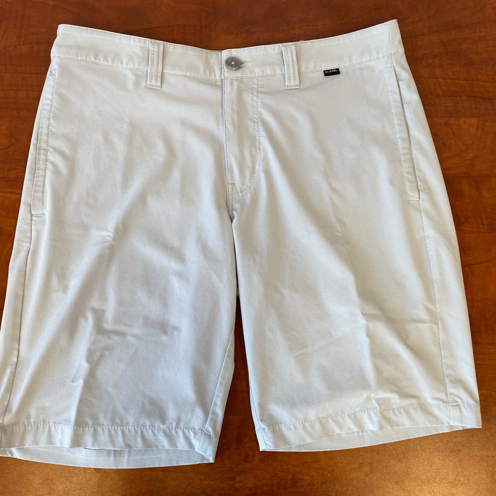 Travis Matthew golf shorts size 32 Mint condition